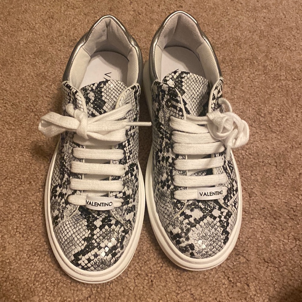Valentino women size 8 snake print sneakers